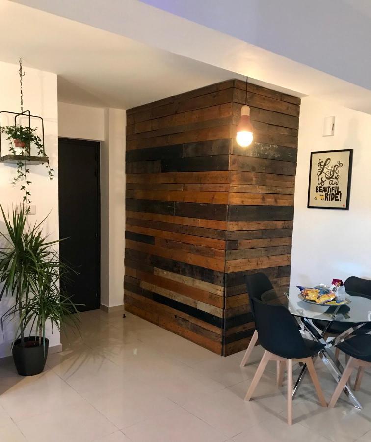 Fat Cow Apartment 101 Larnaca Bagian luar foto