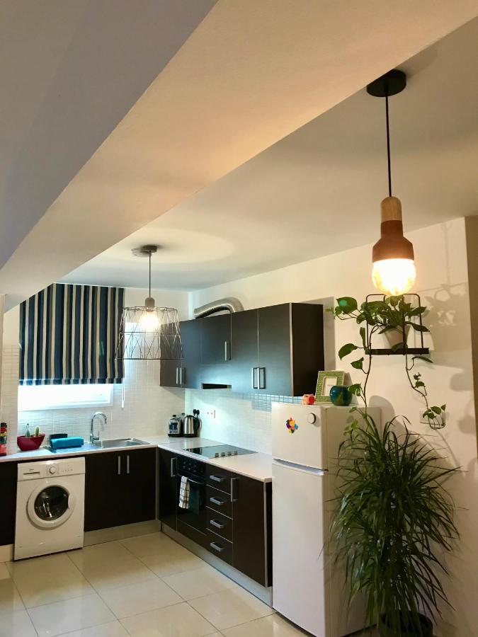 Fat Cow Apartment 101 Larnaca Bagian luar foto