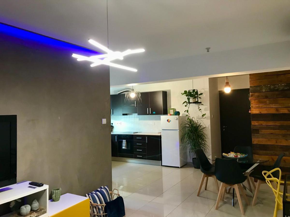 Fat Cow Apartment 101 Larnaca Bagian luar foto