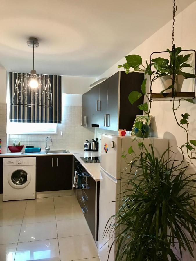 Fat Cow Apartment 101 Larnaca Bagian luar foto