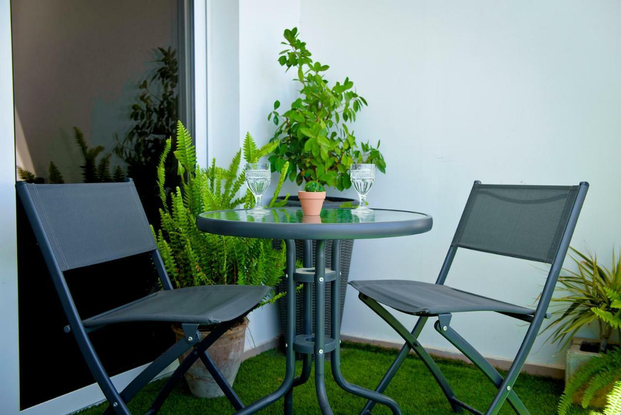 Fat Cow Apartment 101 Larnaca Bagian luar foto